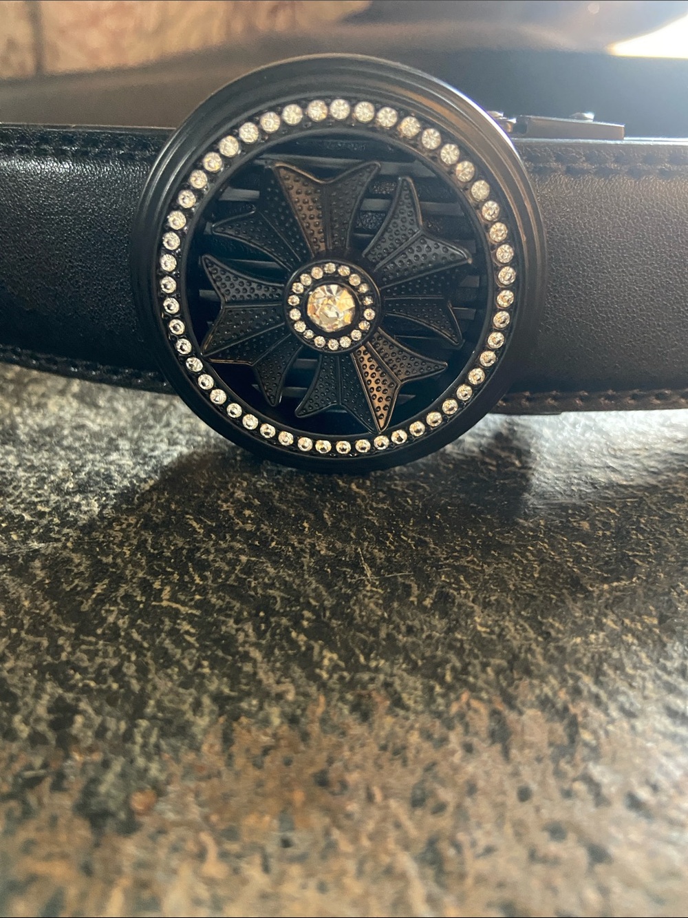 Spinning Star Belt Buckle with Crystal Accents NWOT Genuine Leather.⭐️💕